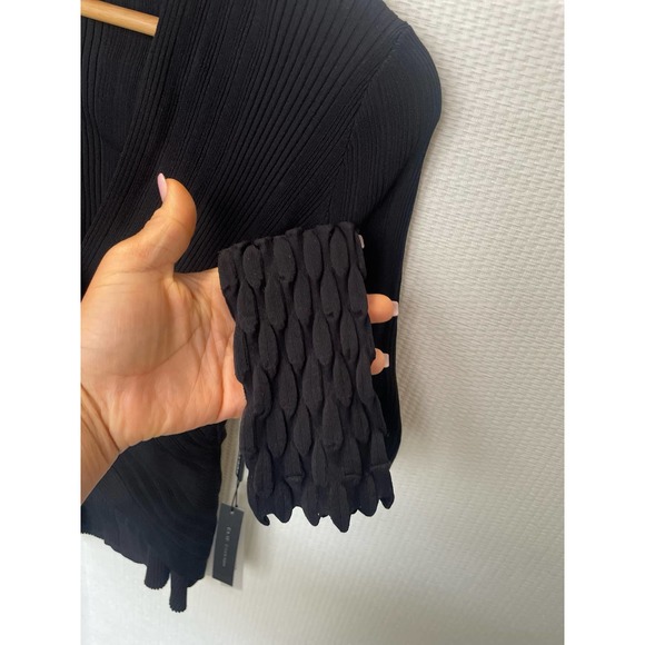 Elie Tahari Madeline V-Neck Long-Sleeve Surplice Sweater C10 - Picture 7 of 11